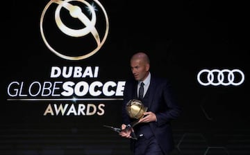 Real Madrid's coach Zinedine Zidane receives Best Coach of the Year award at the Dubai International Sports Conference in Dubai, UAE December 28, 2017.