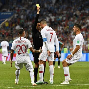 En octavos se enfrentaron a Uruguay pero dos goles de Cavani eliminaron a la selección lusa. En el tramo final Ronaldo, desquiciado, protestó de forma ostensible al árbitro lo que le valió una tarjeta amarilla.