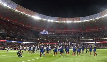 El Atlético celebró la Supercopa de Europa con su afición