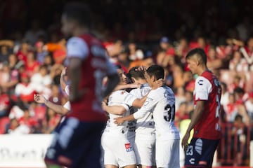 Veracruz cortó una racha de cuatro partidos seguidos ganando luego de la derrota en casa ante León. No obstante, el panorama es positivo pata los ‘Tiburones’ que podrían asegurar su permanencia la próxima semana. Incluso, todavía podrían aspiran a llegar a liguilla si ganan sus dos partidos restantes. Aunque la verdad, la gente del puerto se tiene que dar por bien servida si evita el descenso al final de la campaña. 