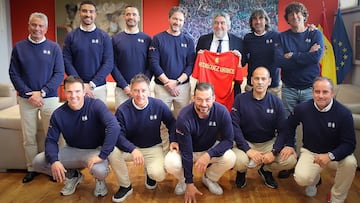 Imagen de una reunión de José Manuel Rodríguez Uribes con las Leyendas de España el pasado mes de marzo.