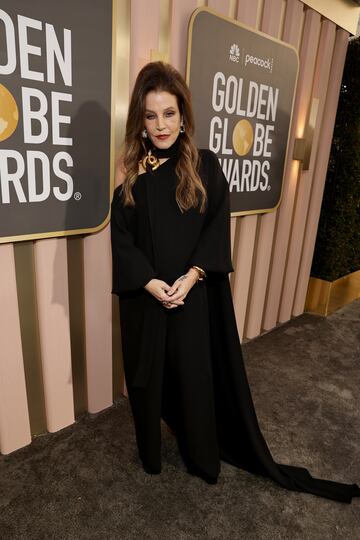 La hija de Elvis Presley, Lisa Marie Presley en la alfombra roja.