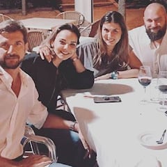 Chenoa se lleva a su chico a una cena de parejas de 'extriunfitos'