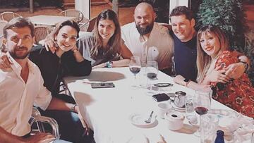 Chenoa se lleva a su chico a una cena de parejas de 'extriunfitos'