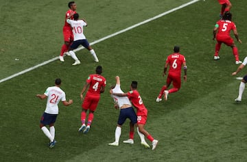 Harry Kane recibe una falta flagrante de Aníbal Godoy y el árbitro no dudó en señalar penalti. El propio Harry Kane volvía a anotar desde los 11 metros