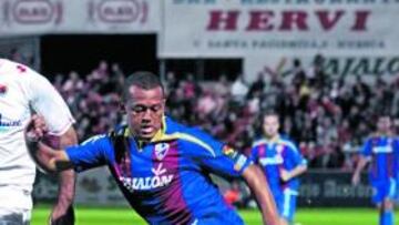 <b>SIGUEN DE VACACIONES. </b>El Huesca no tiene noticias de Reinaldo, mientras que de Mustafá se recibió una llamada de su agente.