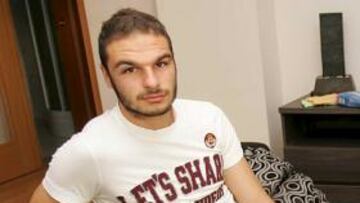 <b>OBJETO DE DESEO. </b>David Lombán espera en su casa que su agente le informe sobre sus pretendientes.