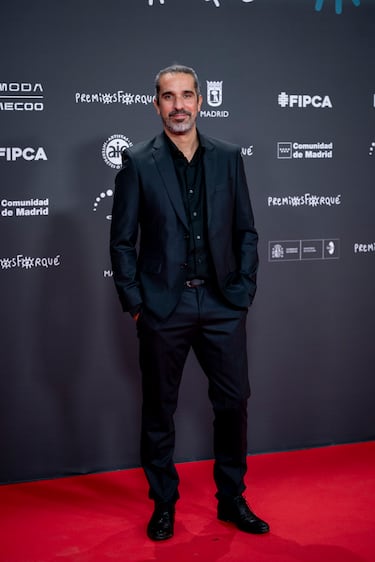 El director de cine Javier Ruiz Caldera posa en la alfombra roja de la 31 edición de los Premios José María Forqué.