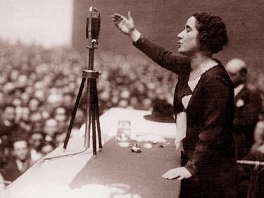 El 1 de octubre de 1931, Clara Campoamor pronunció un importante discurso en las Cortes, donde defendió con pasión el derecho al voto para las mujeres. Este momento fue clave en la lucha por la igualdad de género en España. El derecho al voto de las mujeres en España fue reconocido por primera vez en la Constitución de 1931