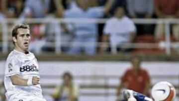 <b>MALA RACHA. </b>Kerzhakov no pudo batir a Kameni, a pesar de las numerosas ocasiones con las que contó.