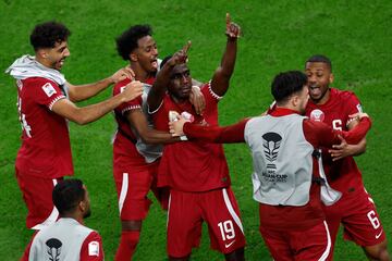 Almoez Ali celebra el gol d ela victoria.