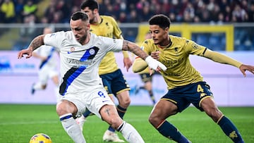 Inter Milan's Austrian forward #08 Marko Arnautovi? fights for the ball with Genoa's Belgian defender #04 Koni De Winter during the Italian Serie A football match between Genoa and Inter Milan at Luigi Ferraris stadium in Genoa, on December 29, 2023. Inter (Photo by Piero CRUCIATTI / AFP)