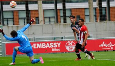 El Racing se lleva un susto, pero reacciona a tiempo