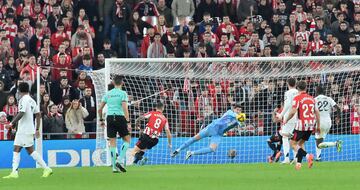 1-0. Centro con rosca de Iñaki Williams, no despeja Raúl Asencio, Thibaut Courtois no consigue alejar el balón y Alejandro Berenguer, muy atento al rechace, remata a placer el primer tanto.