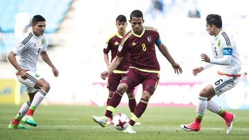 Momento del partido entre las selecciones sub 20 de México y Venezuela. 