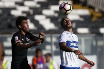 Futbol, Colo Colo vs Universidad Catolica
Quinta fecha, campeonato de Clausura 2016/17
El jugador de Universidad Catolica Enzo Kalinski, derecha, disputa el balon con Gabriel Suazo de Colo Colo durante el partido de primera division en el estadio Monumental de Santiago, Chile.
04/03/2017
Andres Pina/Photosport
*************

Football, Colo Colo vs Universidad Catolica
Fifth date, Clousure Championship 2016/17
Universidad Catolica's player Enzo Kalinski, right, battles for the ball against Gabriel Suazo of Colo Colo during the first division football match at the Monuemnatl stadium in Santiago, Chile.
04/03/2017
Andres Pina/Photosport