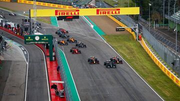Start of the race: HAMILTON Lewis (gbr), Mercedes AMG F1 GP W12 E Performance, VERSTAPPEN Max (ned), Red Bull Racing Honda RB16B, PEREZ Sergio (mex), Red Bull Racing Honda RB16B, action during the Formula 1 Pirelli Gran Premio Del Made In Italy E Dell Emilia Romagna 2021 from April 16 to 18, 2021 on the Autodromo Internazionale Enzo e Dino Ferrari, in Imola, Italy - Photo Florent Gooden / DPPI
 AFP7 
 18/04/2021 ONLY FOR USE IN SPAIN