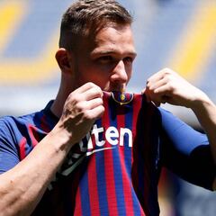 El Barcelona presenta a Arthur