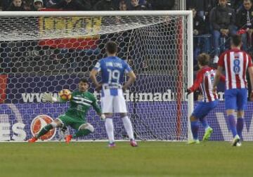 Partido de Liga ante el Leganés, con el 1-0 Griezmann tiene la oportunidad de distanciar en el marcador a los colchoneros, pero herrerín detiene el disparo.