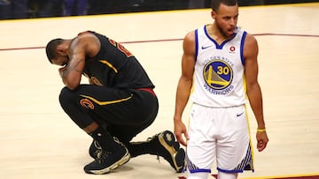 CLEVELAND, OH - JUNE 08: LeBron James #23 of the Cleveland Cavaliers reacts against Stephen Curry #30 of the Golden State Warriors during Game Four of the 2018 NBA Finals at Quicken Loans Arena on June 8, 2018 in Cleveland, Ohio. NOTE TO USER: User expressly acknowledges and agrees that, by downloading and or using this photograph, User is consenting to the terms and conditions of the Getty Images License Agreement. Gregory Shamus/Getty Images/AFP
== FOR NEWSPAPERS, INTERNET, TELCOS & TELEVISION USE ONLY ==