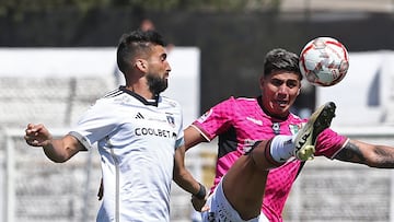 Futbol, Palestino vs Colo Colo.
Fecha 28, campeonato Nacional 2024.
El jugador de Colo Colo Emiliano Amor disputa el balon contra Junior Marabel de Palestino durante el partido de primera division disputado en el estadio Municipal de la Cisterna, Santiago Chile.
20/10/2024
Javier Salvo/Photosport
Football, Palestino vs Colo Colo.
28th round, 2024 National Championship.
Colo Colo's player Emiliano Amor vies the ball against Junior Marabel of Palestino during the first division match held at the Municipal de la Cisterna stadium, Santiago Chile.
20/10/2024
Javier Salvo/Photosport