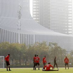 La primera práctica de la Roja en China