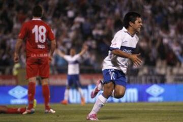 Unión La Calera nunca ha derrotado a Universidad Católica en Santiago por Torneos Nacionales. Registra cuatro empates y 14 derrotas en 18 partidos.