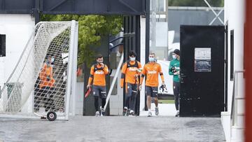 04/11/20
 ENTRENAMIENTO DEL VALENCIA CF - 
 JOSE LUIS GAYA - CARLOS SOLER - TONI LATO - JAUME DOMENECH
 
 
 
 
 
 
 
 
 
 
 
 
 
 
 
 
 