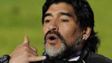 Una ONG pide investigar a Maradona y Bilardo por llevar hinchas violentos