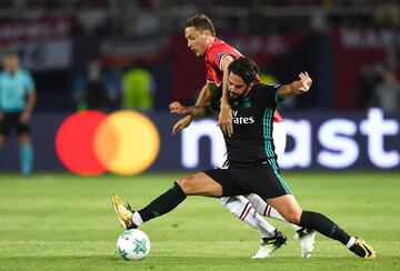 Isco con Nemanja Matic.