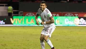 Orbel&iacute;n Pineda saca la magia y enga&ntilde;a a Keylor Navas en gol del Tri