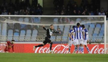 Florin Andone marca el 0-1.