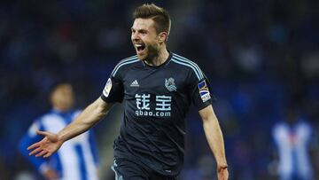 KKJ01. Barcelona (Spain), 10/02/2017.- Real Sociedad&#039;s midfielder Asier Illarramendi jubilates his goal against RCD Espanyol during their Primera Division soccer match played at Cornella-El Prat stadium in Barcelona, Catalonia, Spain on 10 February 2017. (Espa&ntilde;a, Euroliga, Estanbul, Baloncesto) EFE/EPA/ANDREU DALMAU