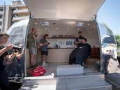 Alpecin y la ‘barbería del pelotón’ para ilustres: Luis León, Sarabia...