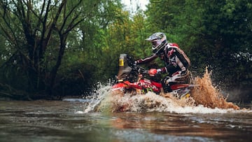 Tosha Schareina con la Honda en el Rally de Portugal.