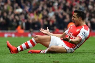 Alexis Sánchez fue una de las buenas figuras en el triunfo de Arsenal sobre Liverpool.
