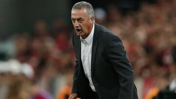 Gustavo Alfaro vivió una de sus derrotas más duras desde que es técnico de Boca y el equipo se complica para lo que resta de la fase de grupos.