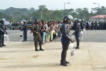 Largas esperas en los estadios de la Copa de África
