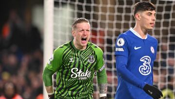 Everton's English goalkeeper Jordan Pickford (L) celebrates behind Chelsea's German midfielder Kai Havertz at the end of the English Premier League football match between Chelsea and Everton at Stamford Bridge in London on March 18, 2023. - Chelsea and Everton equalised 2 - 2. (Photo by Glyn KIRK / AFP) / RESTRICTED TO EDITORIAL USE. No use with unauthorized audio, video, data, fixture lists, club/league logos or 'live' services. Online in-match use limited to 120 images. An additional 40 images may be used in extra time. No video emulation. Social media in-match use limited to 120 images. An additional 40 images may be used in extra time. No use in betting publications, games or single club/league/player publications. /