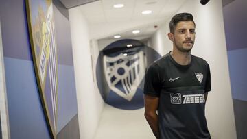 Pablo Chavarría, posando en el túnel de vestuarios de La Rosaleda.