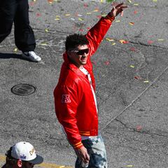 Patrick Mahomes visita hospital de víctimas en Kansas City