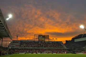 El 'Infierno' de Toluca recibía una noche más de Copa Libertadores, ahora para asegurar el liderato de grupo para Diablos frente a San Lorenzo. 