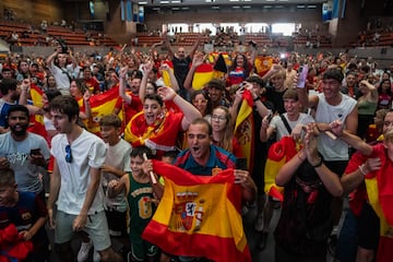 Aficionados en el pabellón municipal Olímpics de Vall d'Hebron, en Barcelona. 