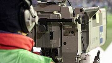 <b>CONFLICTO TELEVISIVO. </b>Las comunidades sin canal propio de televisión se pueden quedar sin ver el Barcelona-Real Madrid.