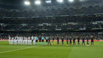 Los jugadores del Real Madrid y el Celta de Vigo forman sobre el c&eacute;sped antes del &uacute;ltimo partido de Liga entre ambos equipos disputado en el Santiago Bernab&eacute;u, el 16 de febrero de 2020.