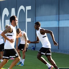 Tres jugadores del Málaga en aislamiento por contacto con un positivo en COVID-19