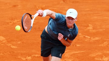 Jannik Sinner, en acción contra Ugo Humbert en Montecarlo.