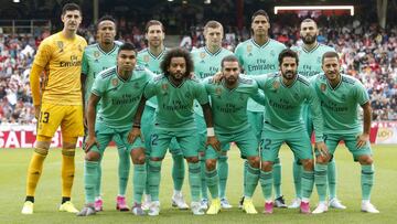 Once titular del Real Madrid en Salzburgo: Courtois, Militao, Ramos, Kroos, Varane, Benzema; Casemiro, Marcelo, Carvajal, Isco y Hazard.