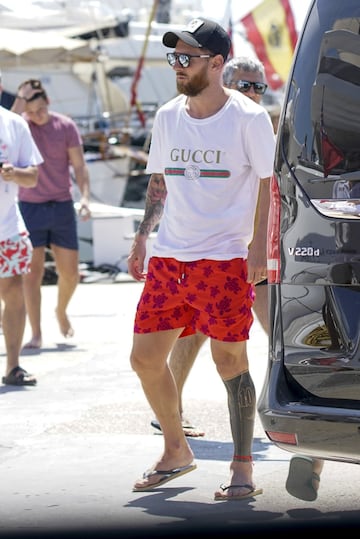 La familia Messi-Roccuzzo disfruta de unas id¨ªlicas vacaciones a bordo de un c¨®modo barco por las costas de las Islas Pitiusas, en Espa?a.
