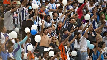 Afición de Pachuca 'invade' el Estadio Azul